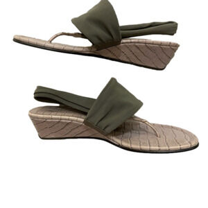 Donald J Pliner Dasan olive Wedge Slide Thong Sandals Women’s shoes size 7.5